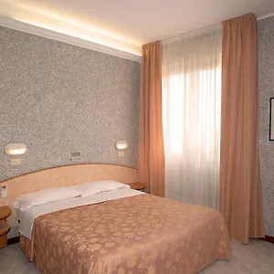 https://iris-chianciano-terme.it-tuscanyhotel.com